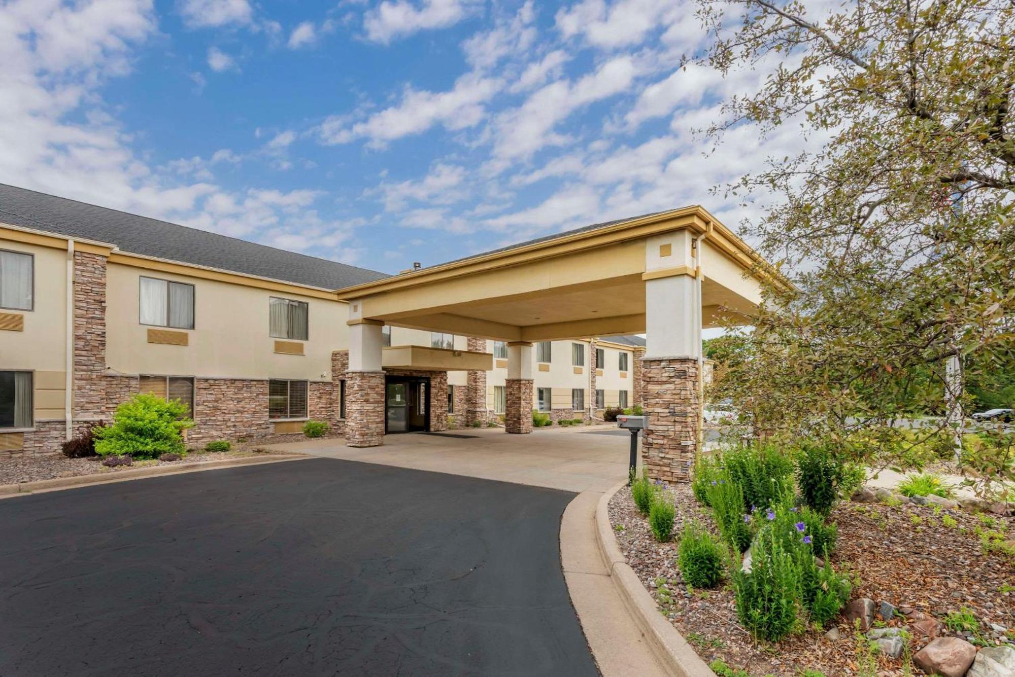 Comfort Inn & Suites Black River Falls I-94 Εξωτερικό φωτογραφία