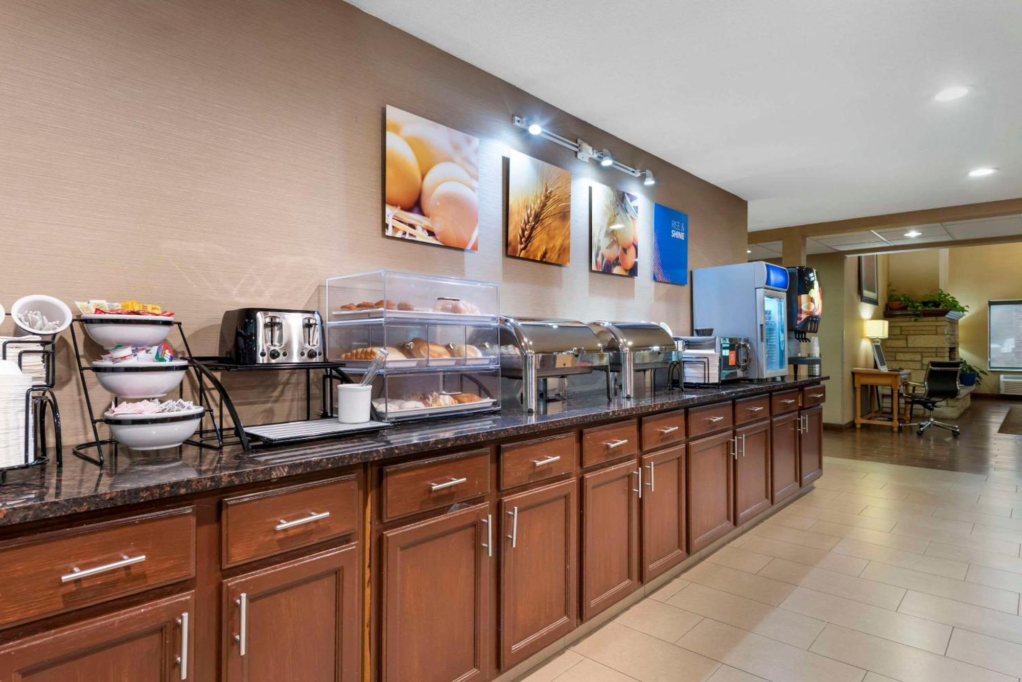 Comfort Inn & Suites Black River Falls I-94 Εξωτερικό φωτογραφία
