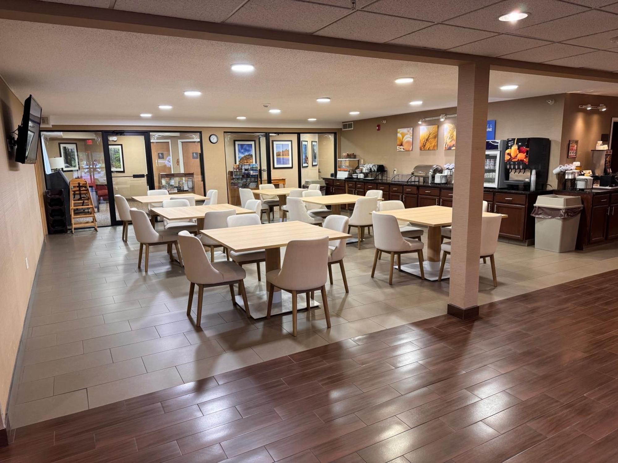 Comfort Inn & Suites Black River Falls I-94 Εξωτερικό φωτογραφία