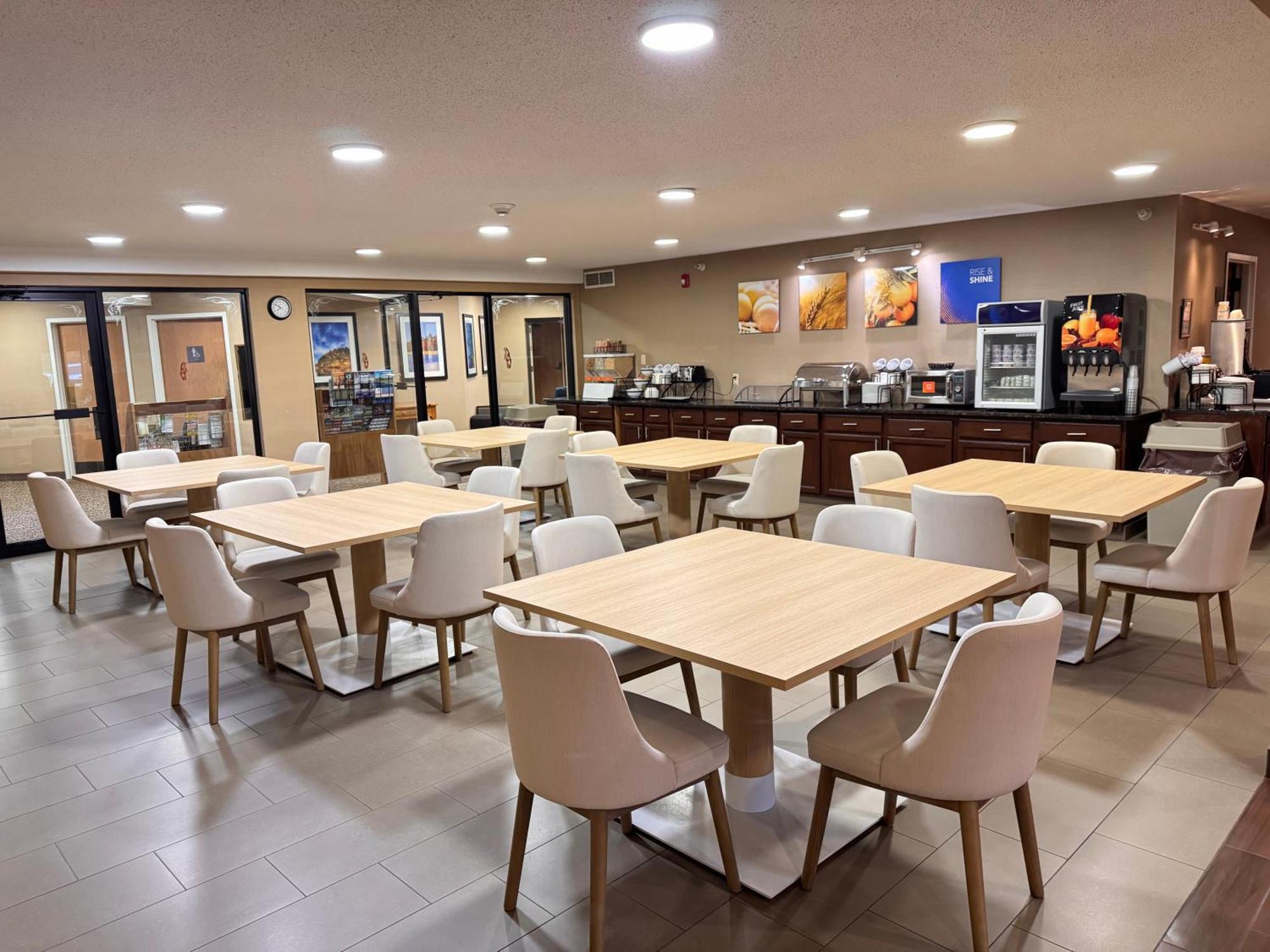 Comfort Inn & Suites Black River Falls I-94 Εξωτερικό φωτογραφία